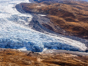 Greenlandic ice cap melting glacier