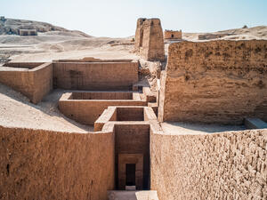  Entrance in the Tombs 