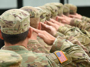US soldiers salute