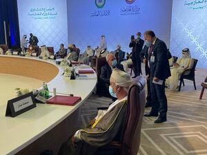  الموقف العربي يحث الوسيط الإفريقي على ضمان عدم حدوث خطوات أحادية تضر بمصر أو السودان.