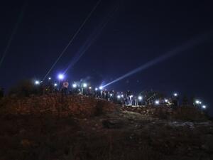 قوات الاحتلال تقمع محتجين بالشيخ جراح بالقدس وتصيب اثنين