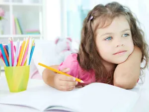 إلى جانب تعزيز صحة القلب، ترتبط المكسرات أيضًا بصحة الدماغ وتقوية الذاكرة