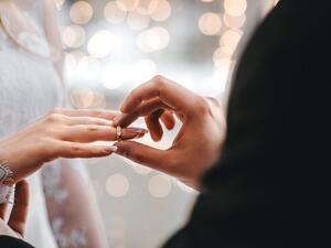 تفسير حلم الزواج للعزباء