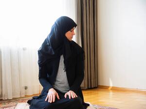 تفسير حلم الصلاة للعزباء