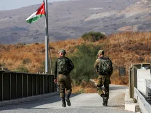  أصيب ضابط احتياط خلال محاولة إحباط عملية تهريب لأسلحة على الحدود مع الأردن