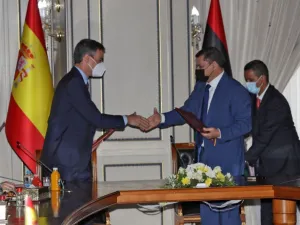لإسبانيا حضور اقتصادي في ليبيا، خاصة عبر مجموعة النفط ريبسول.