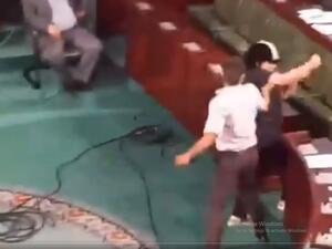 لكمات تعطل جلسة البرلمان التونسي