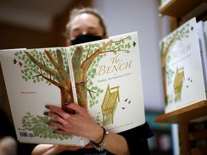 Meghan Markle have announced plans to distribute 2,000 copies of The Bench