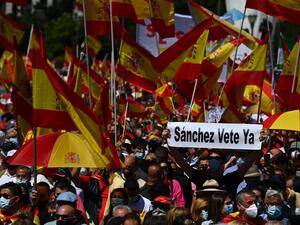 Thousands protest against pardoning detained Catalan leaders  in Madrid.