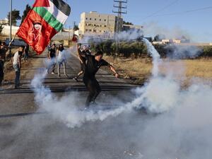 Israeli forces shoots Palestinian youth in head in Nablus.