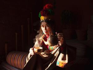 “ Pearl In The Oyster “ Photo series with the stories of beauty, femininity, culture and hope