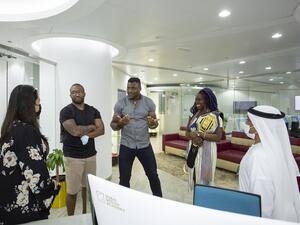 مركز دبي للسلع المتعددة يستضيف بطل العالم من منظمة يو إف سي (بطولة القتال النهائي) لاستكشاف فرص الأعمال التي تزخر بها دبي