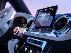 سيارة Concept EQT – معايير جديدة للجودة والفخامة في فئة مركبات الڤان الصغيرة