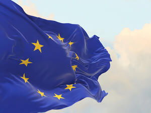 الاتحاد الأوروبي يحظر على 10 بنوك المشاركة في بيع سنداته