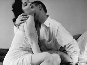 ما تفسير الحلم بالخيانة الزوجية في المنام؟