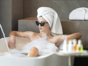حسناء البوابة: 5 نصائح لجعل حمامك أكثر استرخاءً