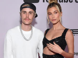 the Biebers were in Hawaii where they popped into TJ's Sports Bar & Grill in Honolulu. the Biebers were in Hawaii where they popped into TJ's Sports Bar & Grill in Honolulu.
