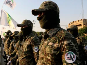 عناصر من الحشد الشعبي