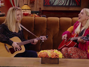 The unlikely duo performed a rendition of 'Smelly Cat' together The unlikely duo performed a rendition of 'Smelly Cat' together