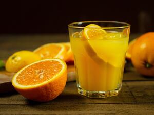 عصير البرتقال والقرفة