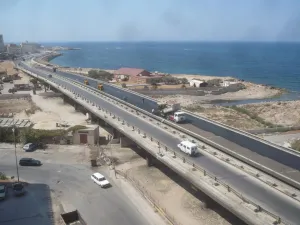  إعادة فتح الطريق الساحلي الاستراتيجي