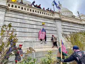  اقتحام مبنى الكابيتول في 6 كانون الثاني/يناير