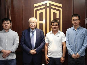 Abu-ghazaleh Receives Delegation Of Chinese Experts