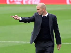 The Frenchman was in no mood to answer questions about his decision to leave Santiago Bernabeu when cornered by reporters in Vallecas (Photo: AFP)