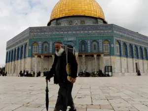 35 الفا يصلون في الاقصى