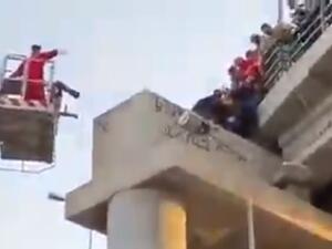 جانب من عملية الانقاذ