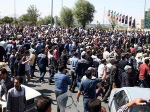 الإضرابات بداية الفوضى في إيران