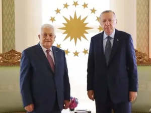 الرئس الفلسطيني محمود عباس ونظيره التركي رجب طيب أردوغان