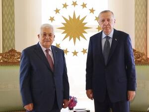 الرئس الفلسطيني محمود عباس ونظيره التركي رجب طيب أردوغان