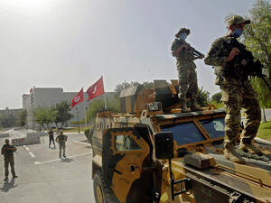 الرئيس التونسي يدعو لعدم مواجهة الاستفزاز