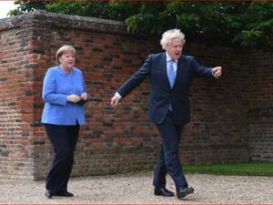 تصرف غير لائق مع ميركل