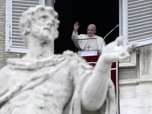 Pope Francis walking, eating with aides post surgery