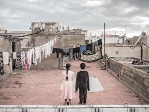 Photography is for me a beautiful way to immortalize the ephemeral: I think of places, of people who can disappear overnight and to which photography offers eternity. Things that seem ordinary to us, acquired but which take on a timeless dimension thanks to the photo by Mehdy Mariouch 