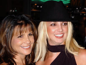 بريتني سبيرز ووالدتها