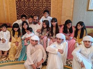 الشيخ محمد بن راشد مع أحفاده 
