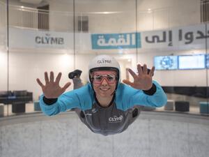 "كلايم أبوظبي" يستقبل ضيوفه خلال موسم الصيف بأقوى تجارب القفز الحر والتسلق الداخلي   