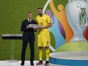 Donnarumma won Euro 2020 Player of the Tournament award (Photo: AFP)