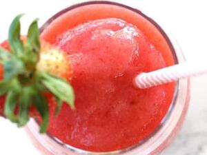 وصفات صيفية: سلاش شراب الورد بالفراولة