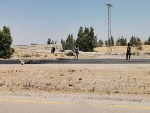مسلحون يقطعون الطريق الدولي