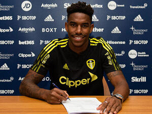 Leeds sign Junior Firpo (Photo: Leeds United)