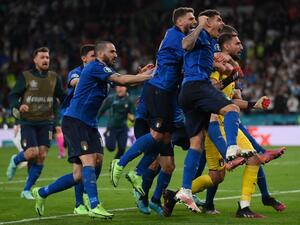 Italy's players celebrate winning the UEFA EURO 2020 final football match between Italy and England at the Wembley Stadium in London on July 11, 2021. (Photo: AFP)