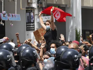 التحقيق مع مسؤولين كبار في الدولة بتهمة الفساد