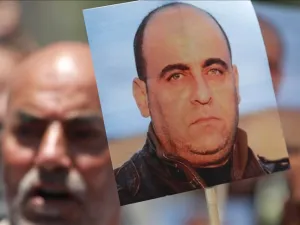 الناشط والمعارض نزار بنات