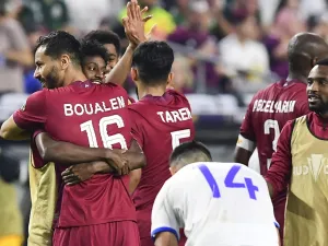 Qatar's Khoukhi Boualem (L) celebrates with teammates after defeating El Salvador following the Concacaf Gold Cup quarter final footbal match between Qatar and El Salvador at State Farm stadium in Glendale, Arizona on July 24, 2021. (Photo: AFP)