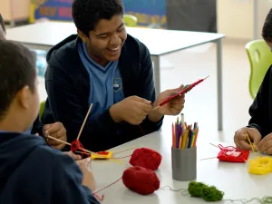 طبيب البوابة: 5 مهارات يجب على ابنك المراهق إتقانها قبل التوجه إلى الجامعة