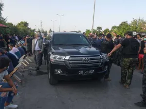 مناوشات بين أنصار حركة النهضة، وأنصار الرئيس التونسي